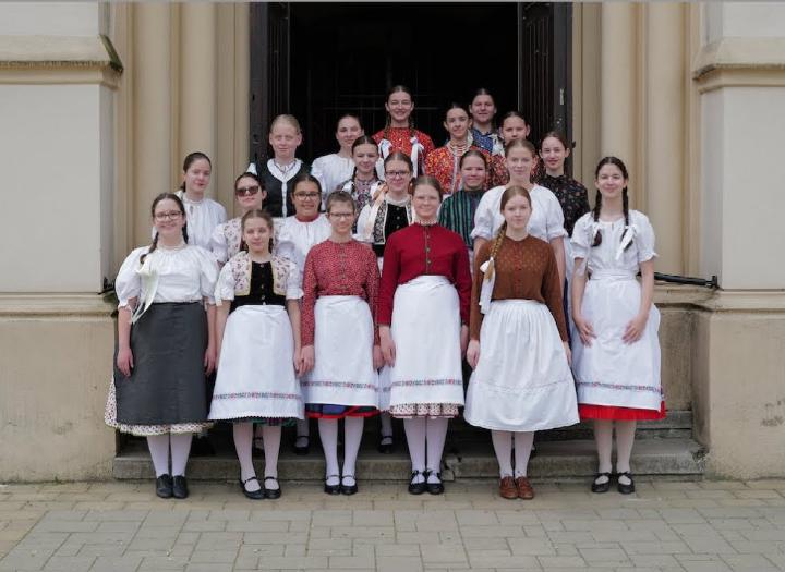 Böjti leányjátékkal köszöntötték a virágvasárnapot
 Böjti leányjátékkal köszöntötték a virágvasárnapot