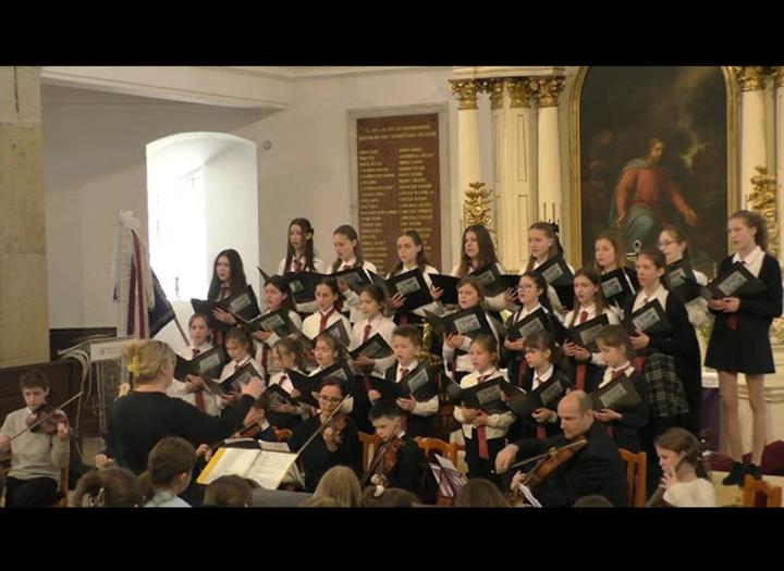 Iskolánk énekkara és zenekara az EDOT-on Iskolánk énekkara és zenekara az EDOT-on