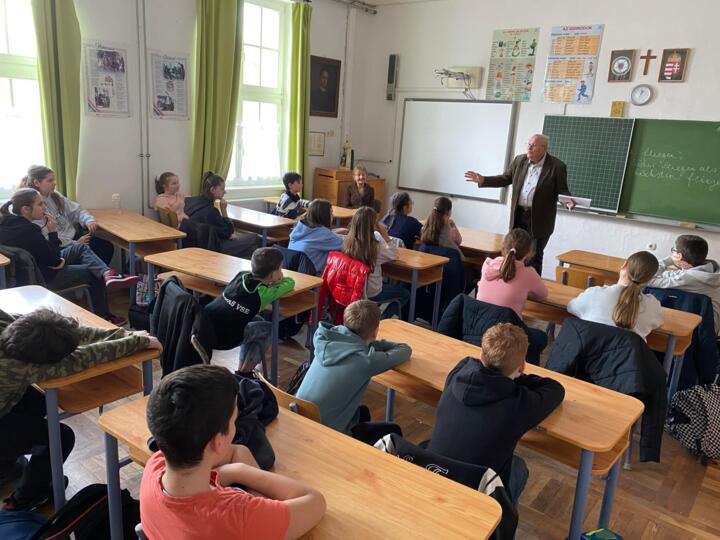 Rendhagyó irodalomórák iskolánkban Rendhagyó irodalomórák iskolánkban