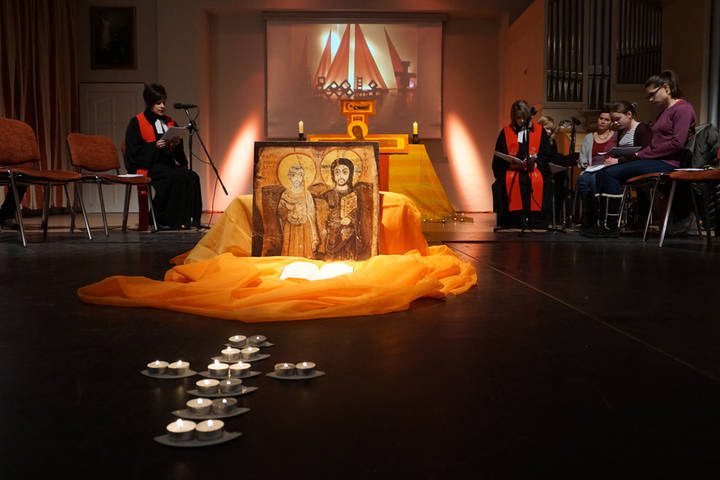 Taizé imaóra az evangélikus kápolnában Taizé imaóra az evangélikus kápolnában
