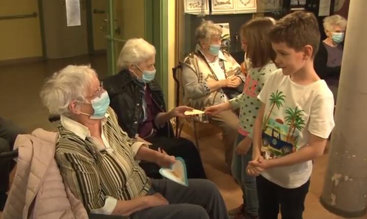 Az idősek köszöntése anyák napja alkalmából Az idősek köszöntése anyák napja alkalmából