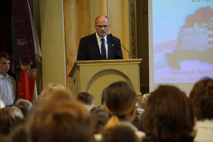 Megemlékezés a Nemzeti Összetartozás Napján Megemlékezés a Nemzeti Összetartozás Napján