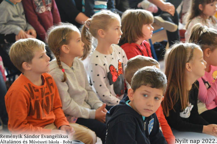 Nylt nap iskolnkban (2022)