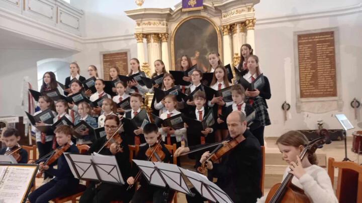 Iskolnk nekkara s zenekara az EDOT-on