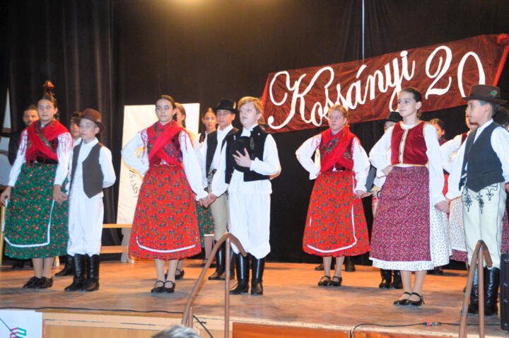 Nptncosaink a szentpteri Kossnyi-jubileumon szerepeltek