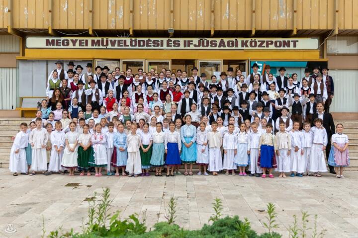 Évzáró Néptáncgála 2023 az MMIK-ban Évzáró Néptáncgála 2023 az MMIK-ban